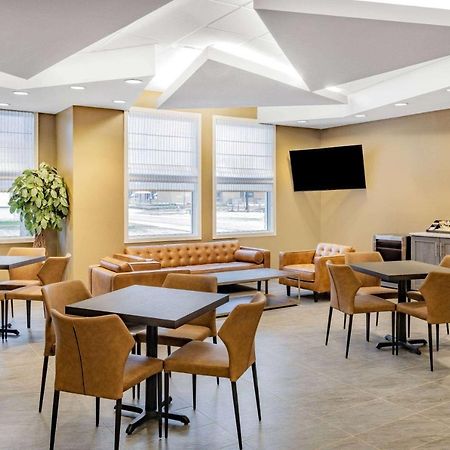 Super 8 By Wyndham Moosonee Hotell Exteriör bild
