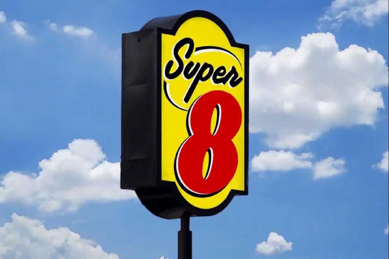 Super 8 By Wyndham Moosonee Hotell Exteriör bild
