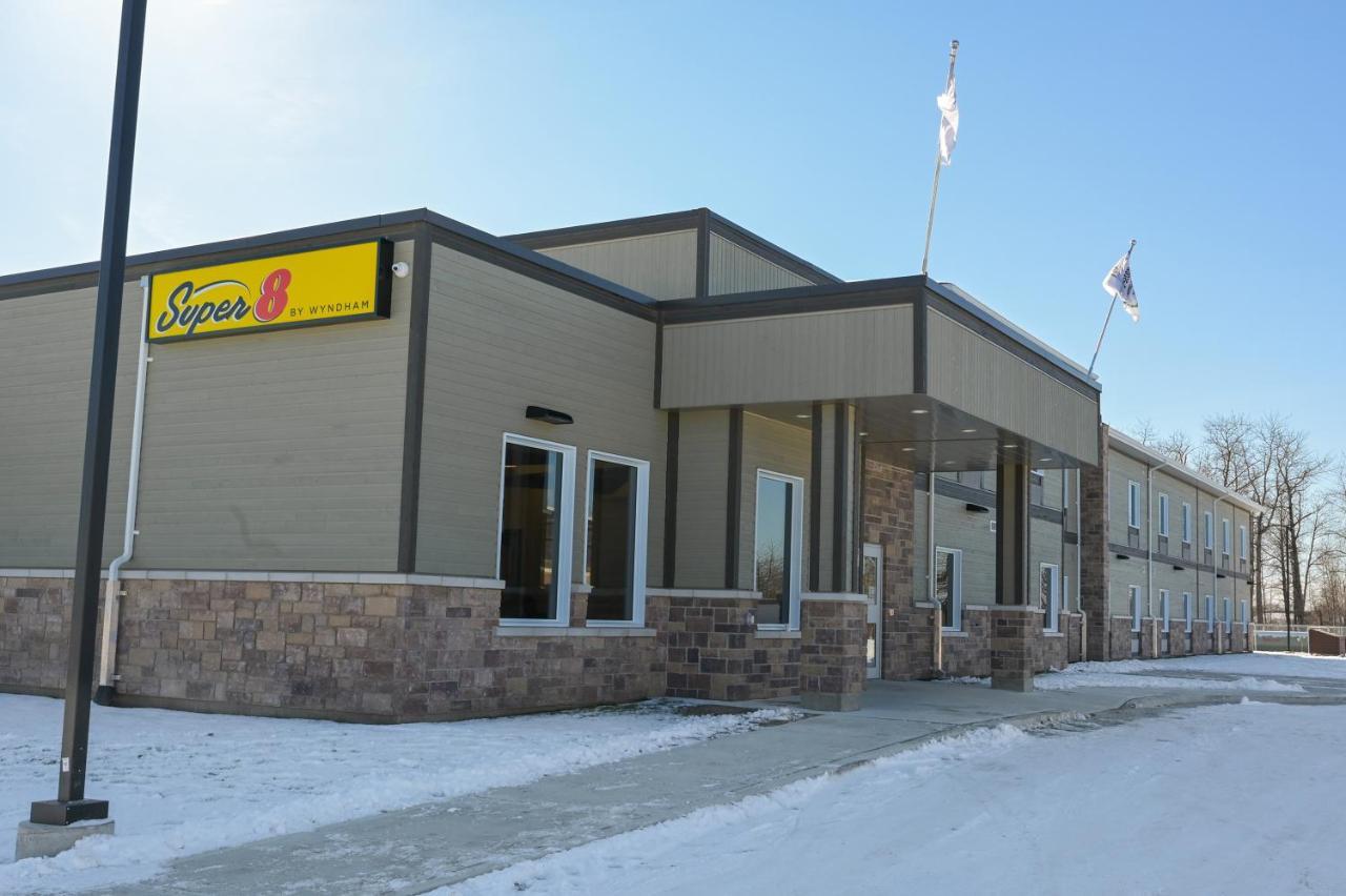 Super 8 By Wyndham Moosonee Hotell Exteriör bild