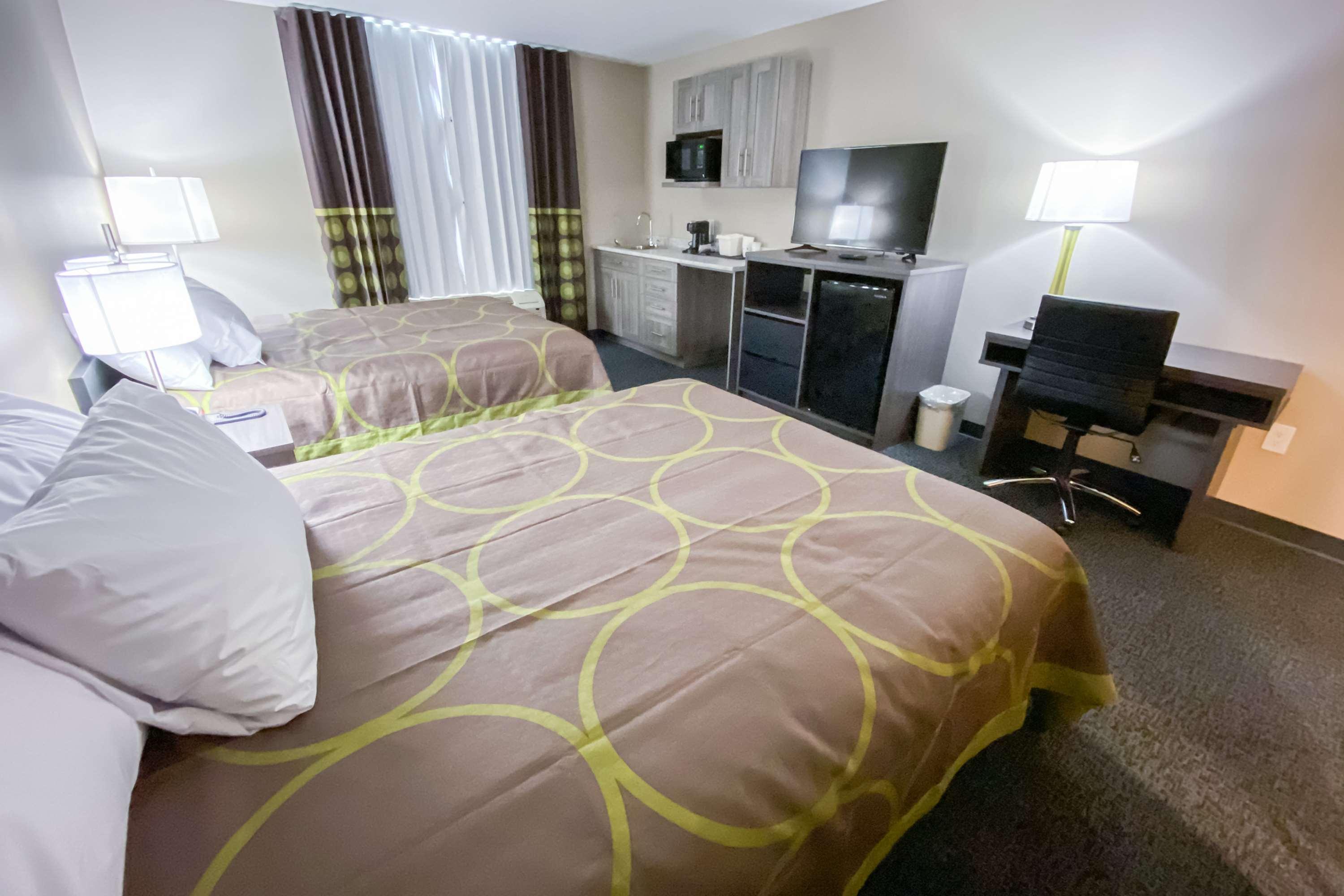Super 8 By Wyndham Moosonee Hotell Exteriör bild