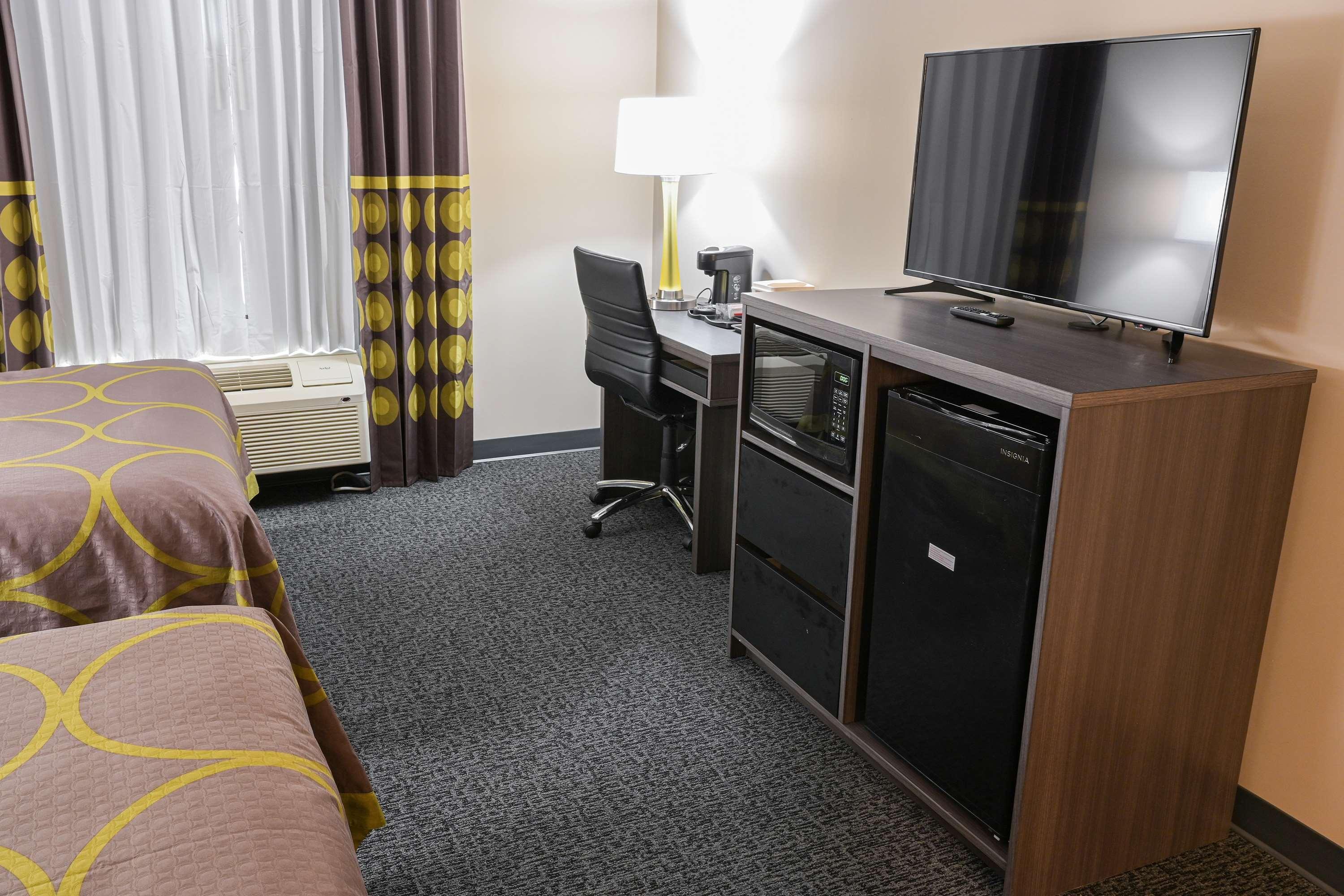 Super 8 By Wyndham Moosonee Hotell Exteriör bild