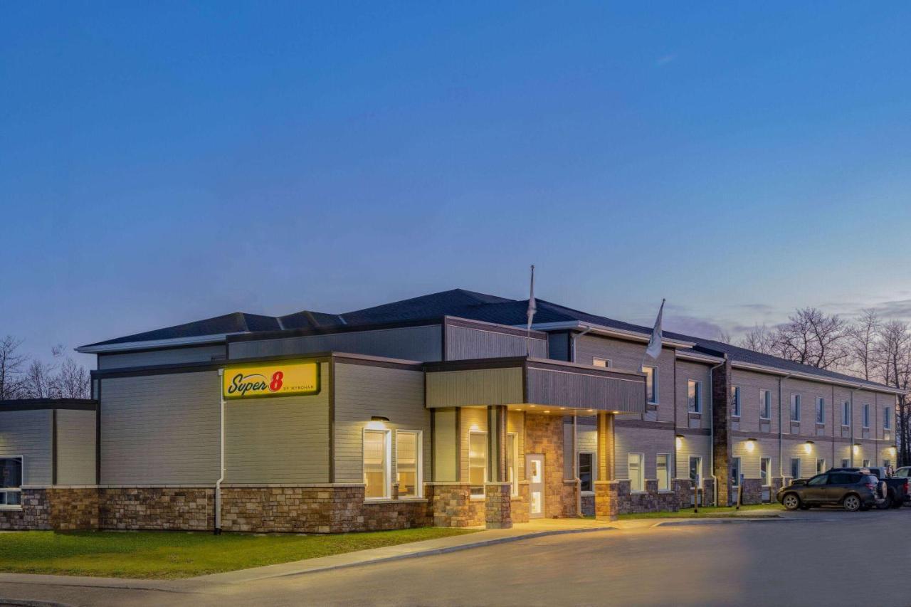 Super 8 By Wyndham Moosonee Hotell Exteriör bild