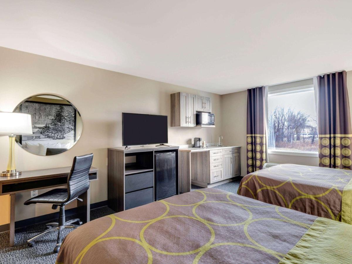 Super 8 By Wyndham Moosonee Hotell Exteriör bild