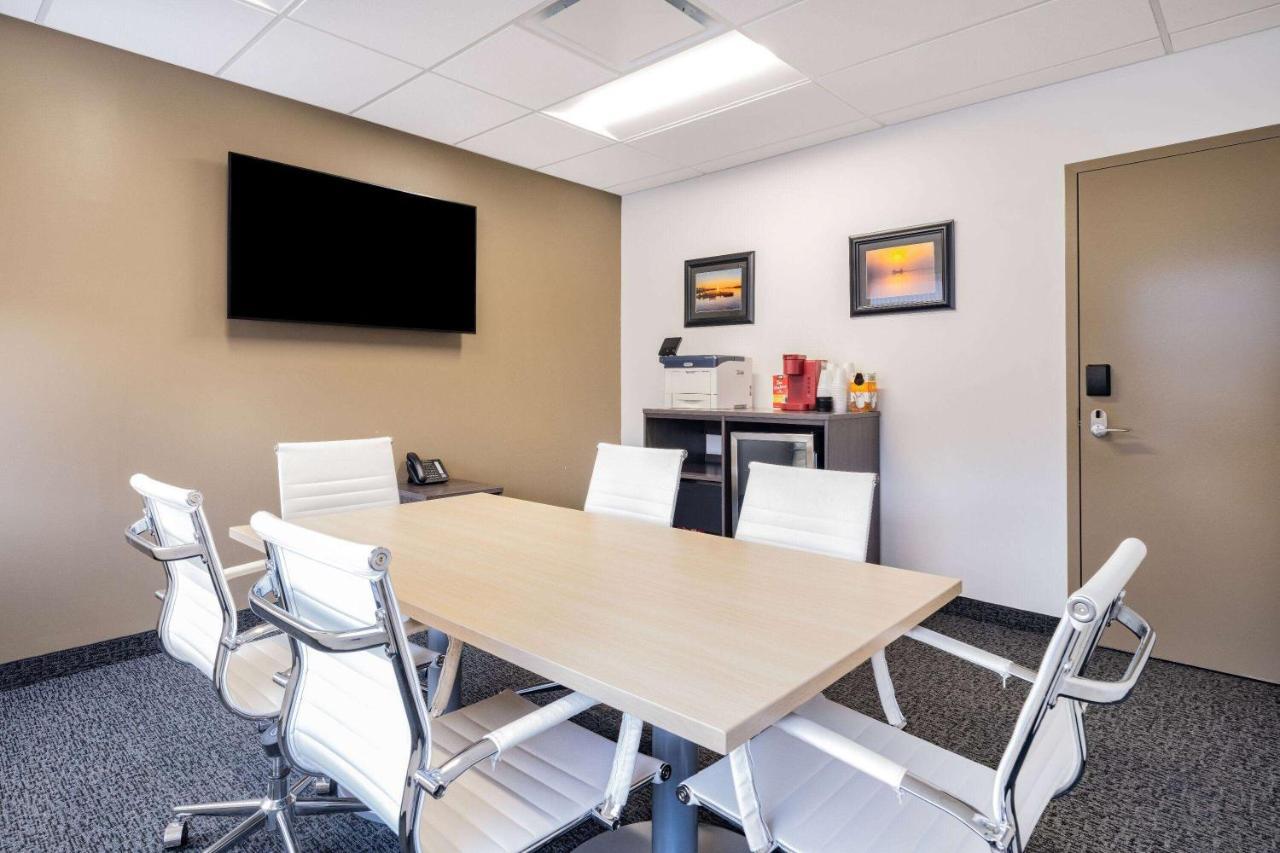 Super 8 By Wyndham Moosonee Hotell Exteriör bild